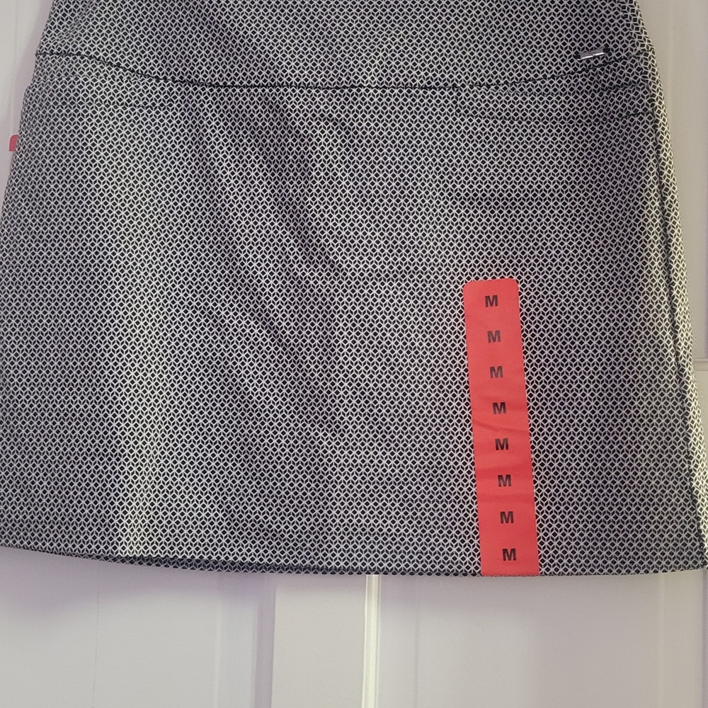 Stylish Black and White Patterned Skirt/skort